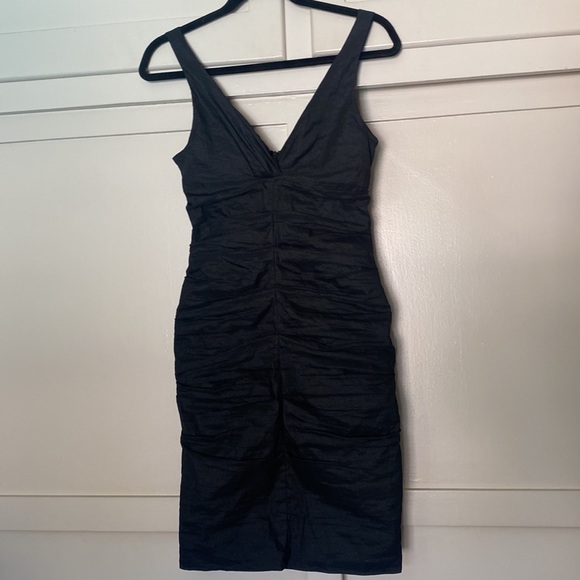 NICOLE MILLER BLACK RUSHED FITTED PLUNGING NECKLINE COCKTAIL DRESS SIZE 4🌟EUC🌟 - Picture 2 of 14